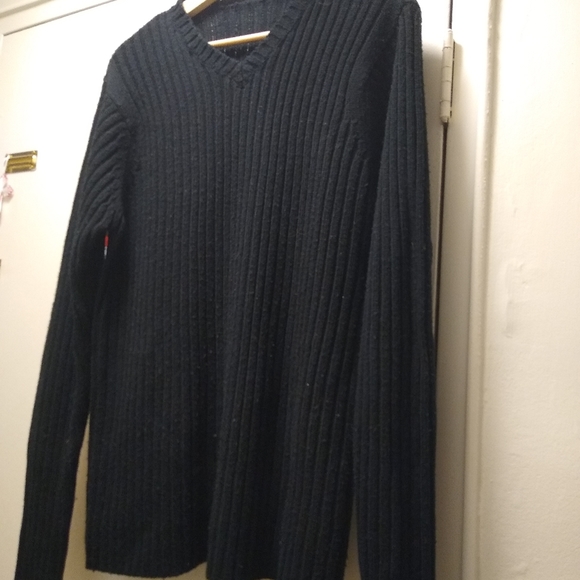 Black sweater - Picture 2 of 3